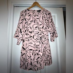 LIKE NEW Lane Bryant Blouse in Pink with Black & Gray Pattern - Sz 14